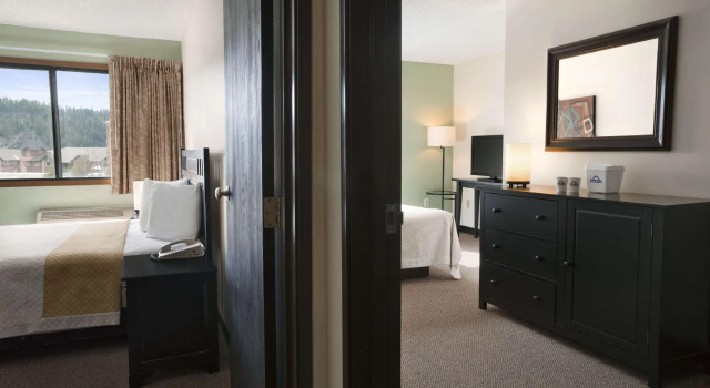 Четырёхместный номер Standard Days Inn by Wyndham Coeur dAlene