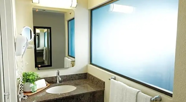 Четырёхместный номер Deluxe Silver Sevens Hotel and Casino, a Wyndham Garden