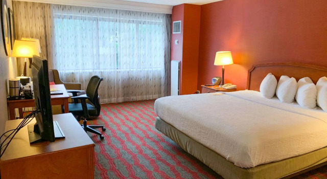 Двухместный номер Standard DoubleTree by Hilton New York-LaGuardia
