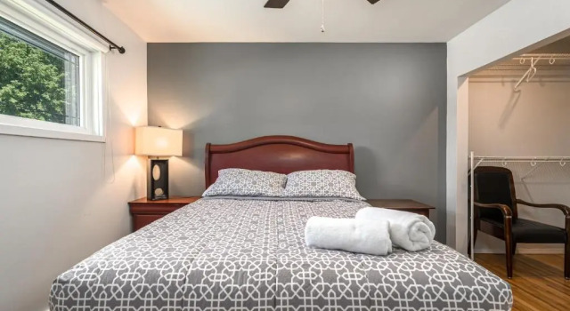 D@home Entire house near Glenmore Park, Rezerwuj Hotel Hotele w Calgary Region z parkingiem, Parking