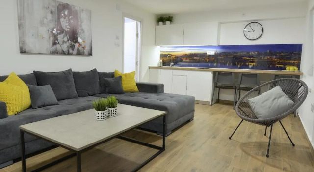 St.Sava apartment, Забронировать Апартаменты/квартира Отели Белграда с парковкой, рядом с Храм Святого Саввы, Парковка