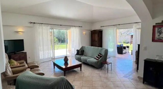 Spacious Family House Near The Sea