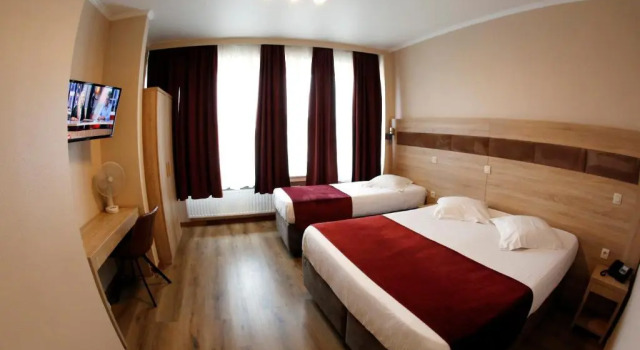 Трёхместный номер Standard Hotel de France