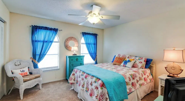 Апартаменты Destin Townhome w/ Balcony - Walk to the Beach!