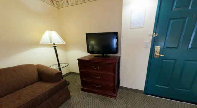 Четырёхместный люкс c 1 комнатой Country Inn & Suites by Radisson, St Cloud East, MN