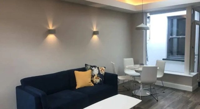 Modern 1 Bed 1 Bath in Central Dublin Location, Rezerwuj Hotel Killiney Leinster