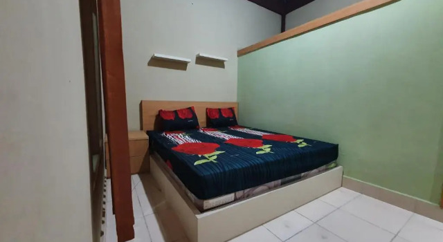Номер Standard OYO 90976 Bagus Family Kost