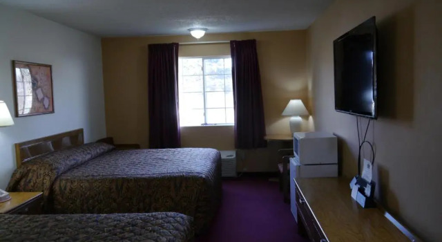 Четырёхместный номер Standard Westwood Inn & Suites Kimball I 90
