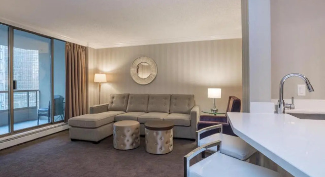 Люкс La Grande Residence at the Sutton Place Hotel