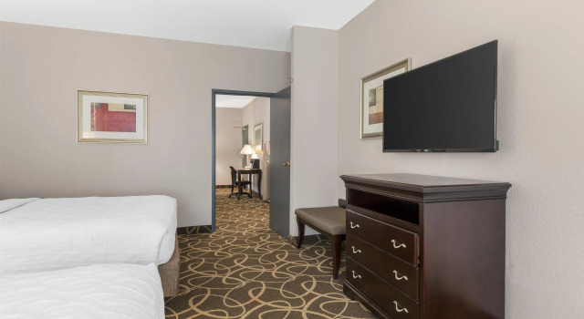 Четырёхместный люкс Best Western Plus Eau Claire Conference Center