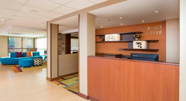 Fairfield Inn Plymouth Middleboro, Varaa Hotelli Hotellit New England uima-altaalla, Uima-allas