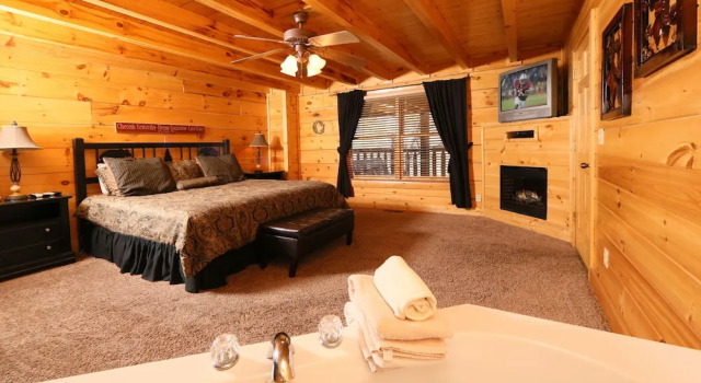 Sweet Surrender 1 Br cabin by RedAwning, Забронировать Отель Севьервилл Great Smoky Mountains National Park