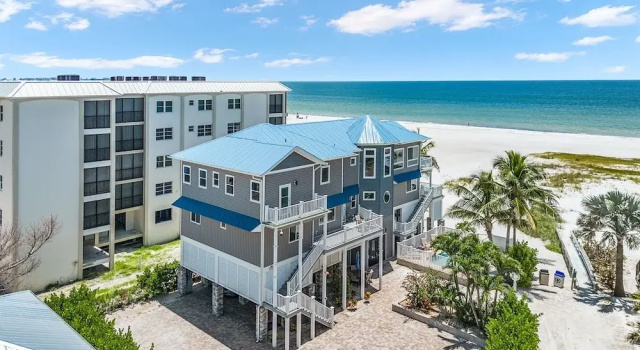 Коттедж Luxury Beach Front Pool Home in Paradise! home