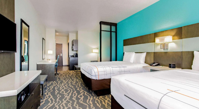 Четырёхместный семейный люкс La Quinta Inn & Suites by Wyndham Northlake Ft. Worth