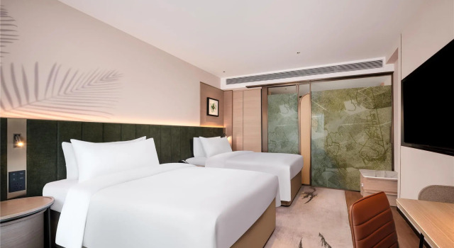 Двухместный номер Standard с балконом Hilton Garden Inn Zhoushan Mount Putuo