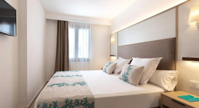 Люкс с 2 комнатами с видом на море Alua Suites Las Rocas