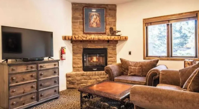 Walk to Lake 6BR Cabin w/ Game Room, Hot Tub Big Bear Castle