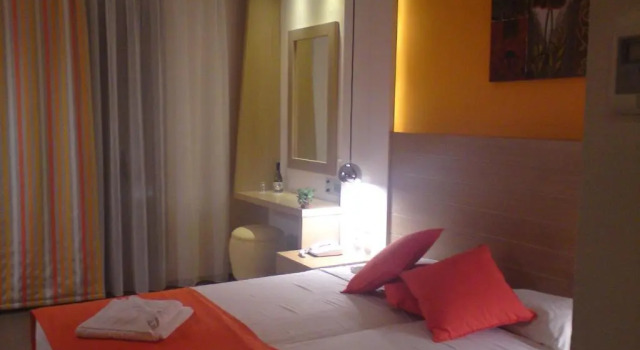 Полулюкс Pantheon Hotel