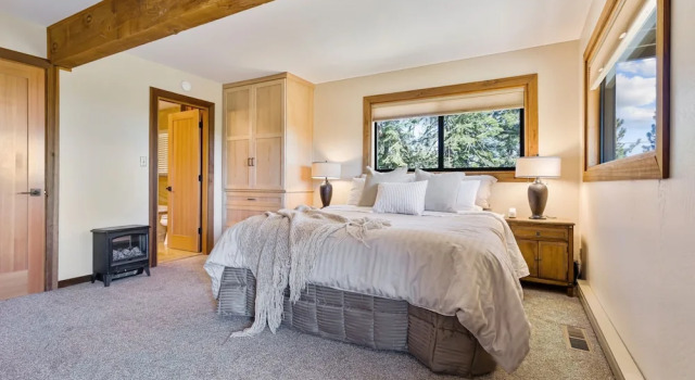 AMAZING VIEWS- MODERN HOME- SH #14 by Bear Valley Vacation Rentals, Book Feriehus Dardanelle USA