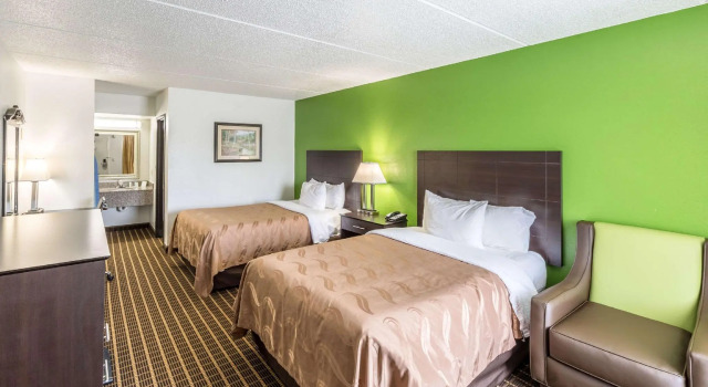 Четырёхместный номер Standard Quality Inn Simpsonville-Greenville
