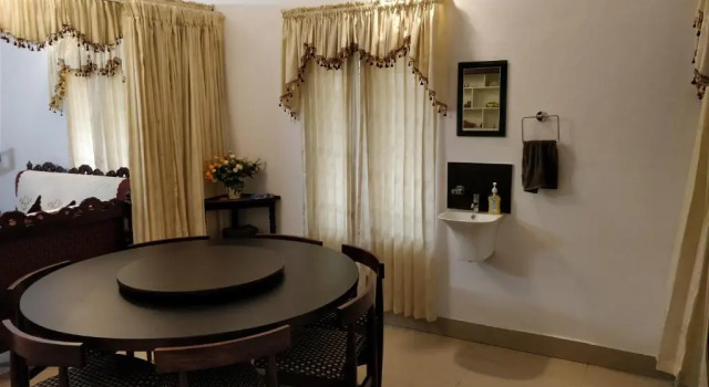 White House, Varaa Hotelli Thrissur New Delhi