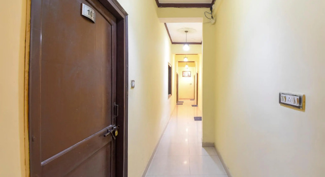 OYO 76814 Hotel Ambar Palace, Rezervovat Hotel Hotely v Gujarat s parkováním, Parkování