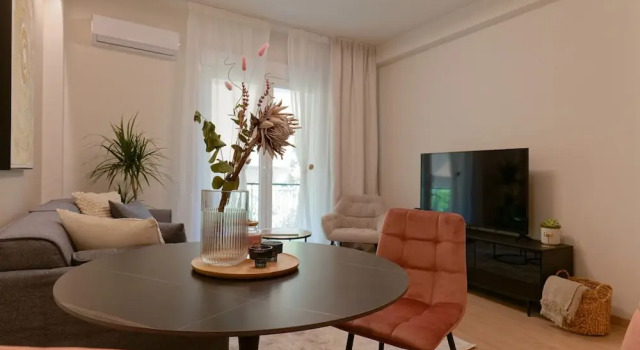 Acropolis Deluxe 1BR Apartment