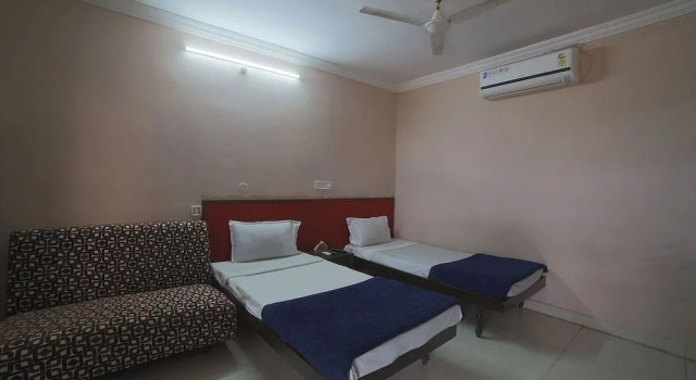 SPOT ON 42038 Hotel Sri Krishna, Rezerwuj Hotel Hajdarabad 