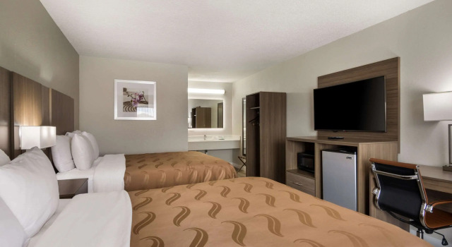 Четырёхместный номер Standard Quality Inn Emporia