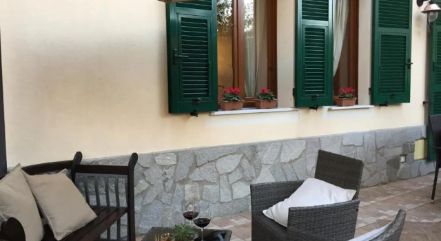 Апартаменты с 2 комнатами CASA VACANZE MONEGLIA 2 CAMERE con TERRAZZA nel VERDE