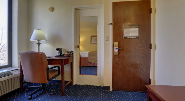 SureStay Plus Hotel by Best Western Chicago Lombard