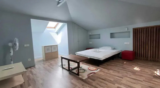Beachfront Four bedroom Apartment, Забронировать Апартаменты/квартира Отели Свети-Стефан с парковкой, рядом с частный пляж Свети Стефан, Парковка