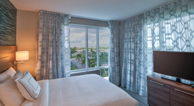 Люкс с 2 комнатами TownePlace Suites by Marriott Miami Airport
