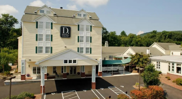 D. Hotel & Suites, Varaa Lomakeskus Hotellit New England uima-altaalla, Uima-allas