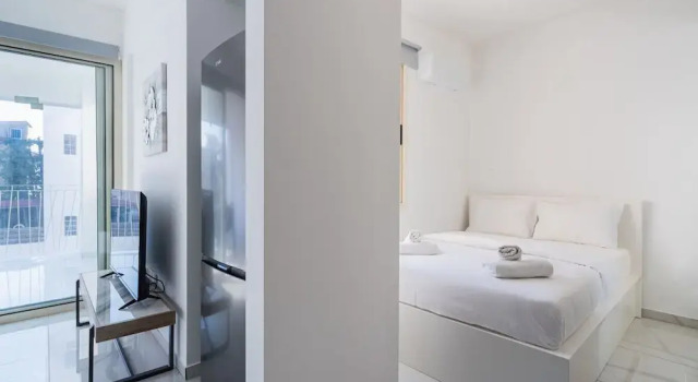 Marble - Studio & Balcony in Larnaca, Book Hotel Larnaka Larnaca Region