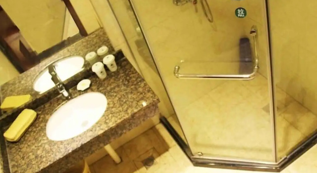 Двухместный номер Standard GreenTree Inn Qingdao Development District SDUST Express Hotel