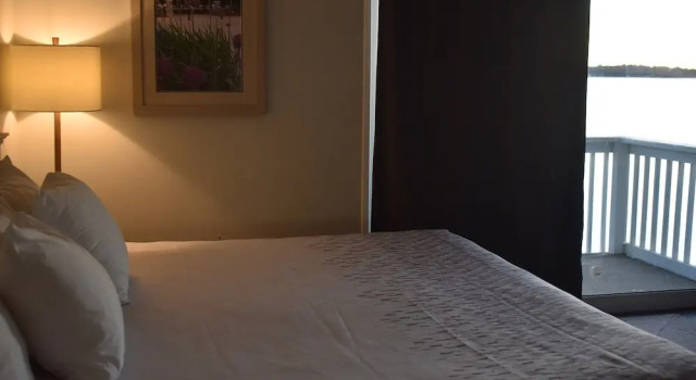 Номер Standard Lake Cadillac Resort