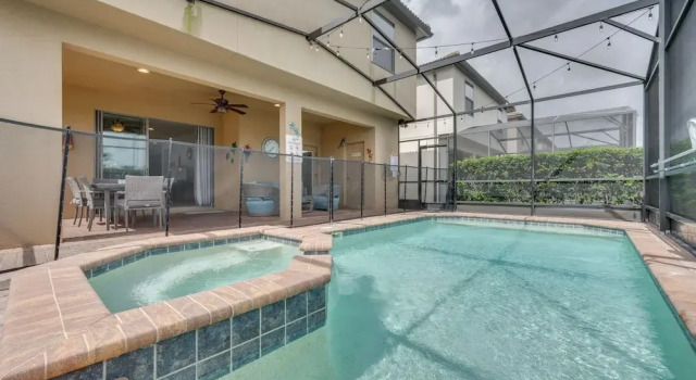 Коттедж Pool & Lazy River: Windsor House 9 Mi to Disney!