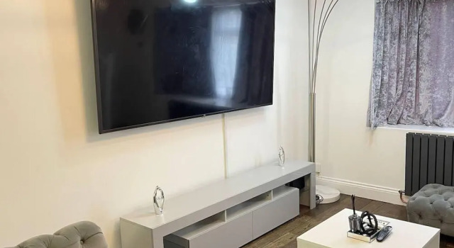 Beautiful 4-bed House in Billericay, Забронировать Дом для отпуска Коттеджи Биллерикей, Коттедж