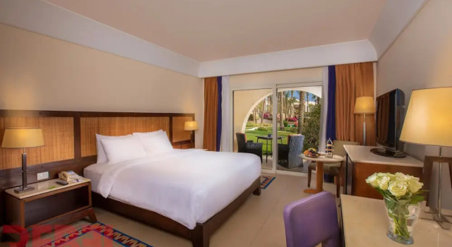 Двухместный номер с видом на сад Grand Rotana Hotel Resort and Spa