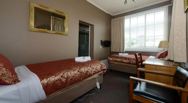 Edinburgh Gallery Bed & Breakfast, Забронировать Отель Хобарт Hobart Surrounds, рядом с St Peter's Lutheran Church