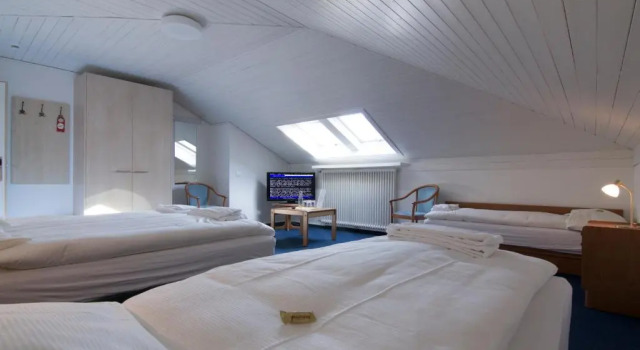 Четырёхместный номер Budget Central Hotel Post