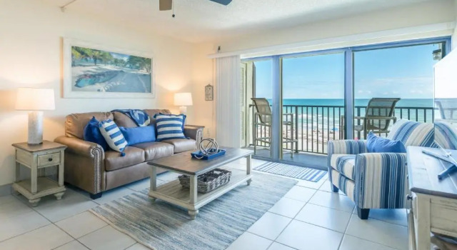 Апартаменты Пентхаус с 2 комнатами с видом на океан Chateau by the Sea - Cocoa Beach Oceanfront Pet-Friendly Condos with Rooftop Deck & Heated Pool