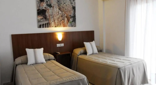 Hostal Restaurante El Cruce, Забронировать Отель Ардалес Caminito del Rey, рядом с Embalses Guadalhorce-Guadalteba