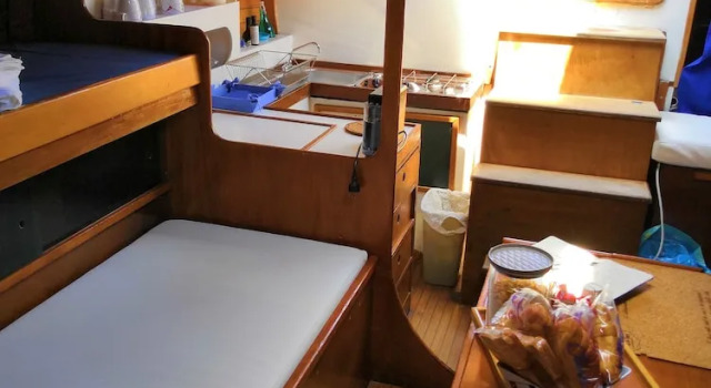 Boat, Sleep & Tours EHoa
