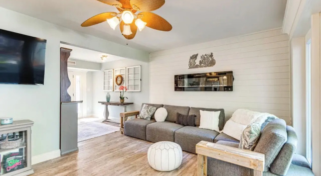 2 Private Outdoor Spaces: Gulf Breeze Townhome!, Забронировать Отель Галф-Бриз Панхэндл Флорида
