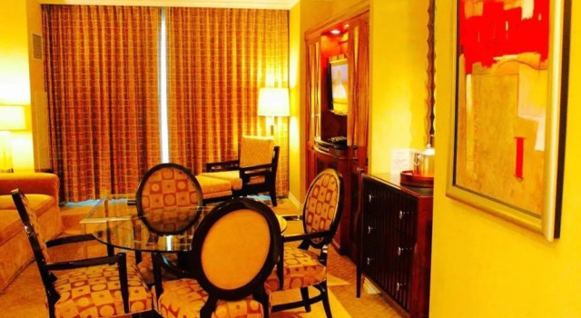 Aaa Deluxe Suite At The Signature Condo Hotel