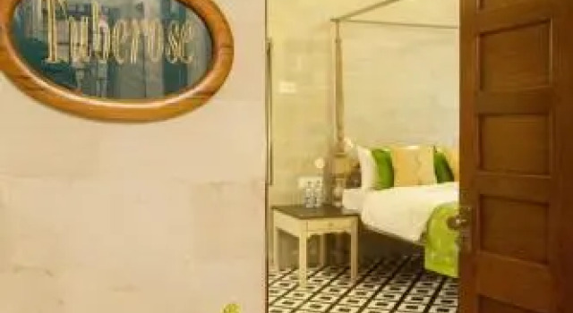 The Ivy House, Prenota Hotel Calcutta 