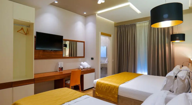 Семейный номер Standard с балконом LORD Hotel