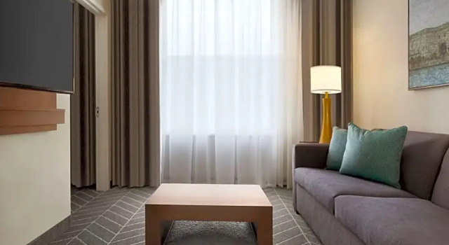Номер Standard Embassy Suites By Hilton Wilmington Riverfront
